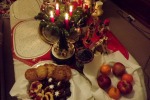 8274-weihnachtstisch-adventskranz-gebaeckteller