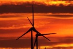 3886-windraeder-sonnenuntergang-rot-orange-gelb