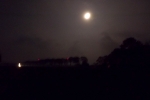 mond-landstrasse-auto