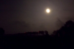 mond-landstrasse-wolken
