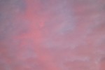 8043-himmel-mit-ein-paar-wolken-blau-lila-rosa