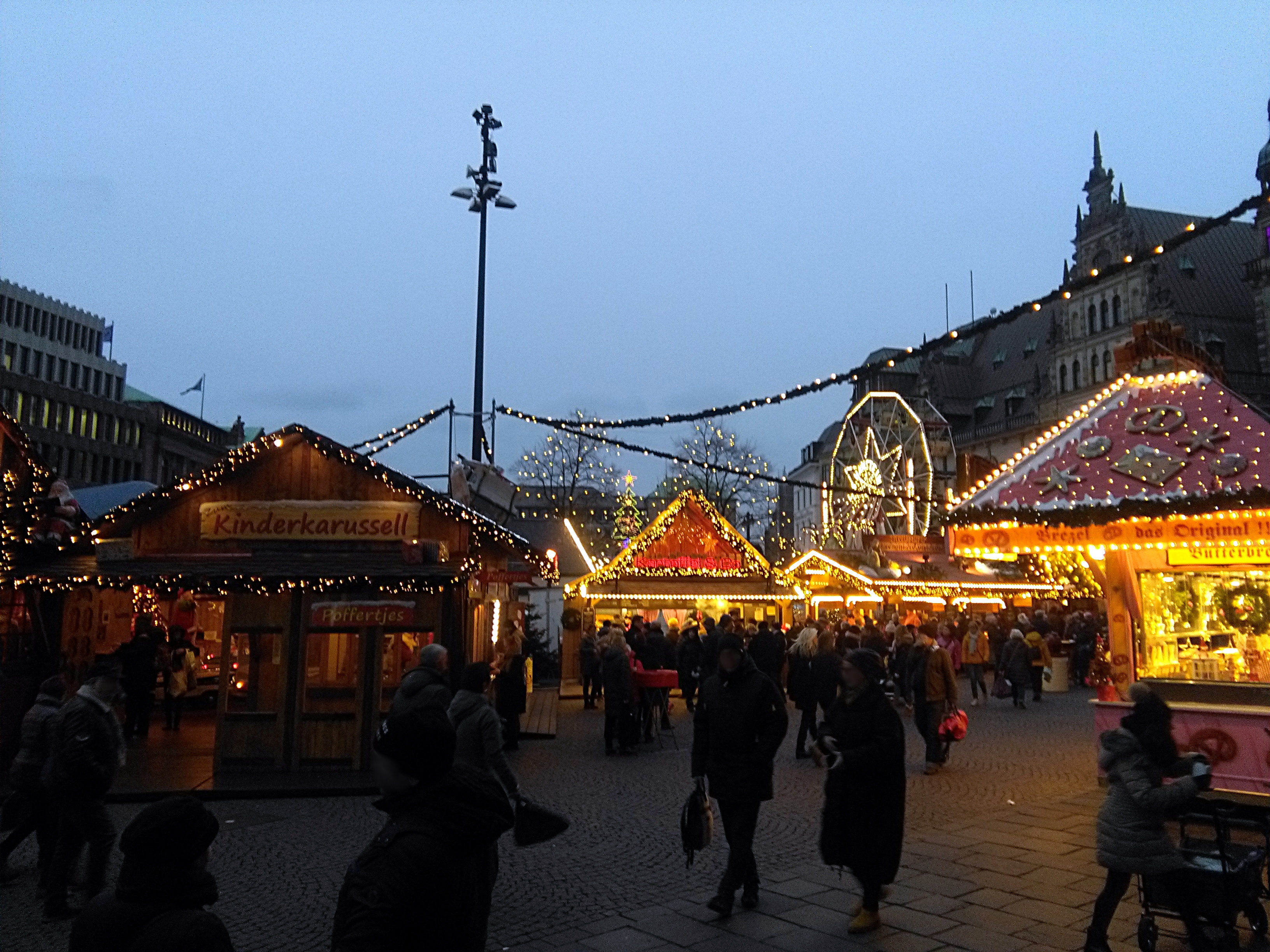 154319-weihnachtsmarkt-buden-riesenrad