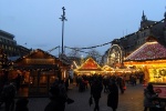 154319-weihnachtsmarkt-buden-riesenrad